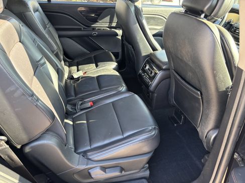 Used 2020 Lincoln Aviator AWD image 11