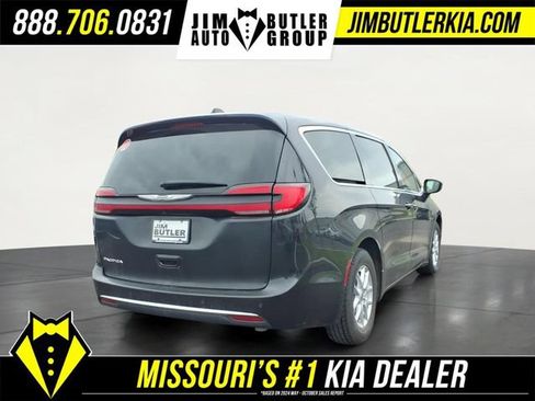 Used 2023 Chrysler Pacifica Touring-L FWD image 26