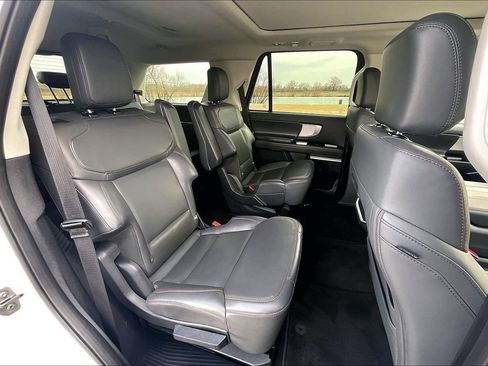 Used 2025 Ford Expedition Active image 17