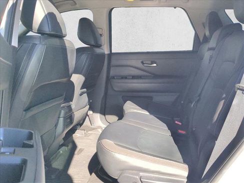 Used 2023 Nissan Pathfinder SL image 18