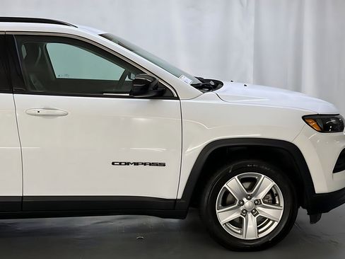 Used 2022 Jeep Compass Latitude image 34