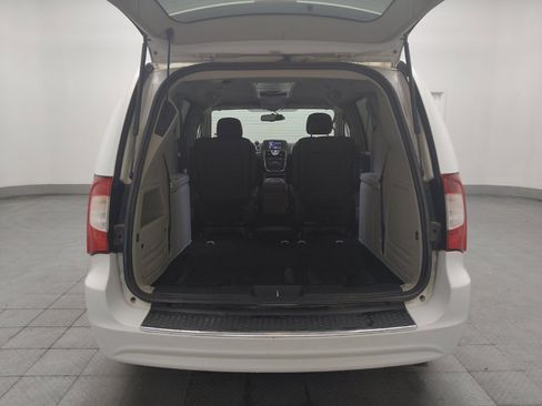 Used 2016 Chrysler Town & Country Touring FWD image 29