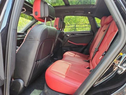 Certified 2021 Porsche Macan S AWD/4WD image 43