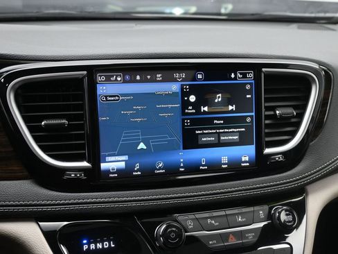 Used 2023 Chrysler Pacifica Limited image 14