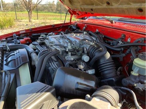 Used 1990 Toyota Pickup Deluxe image 7