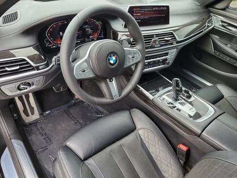 Used 2020 BMW 750i xDrive w/ Executive Package AWD/4WD image 13