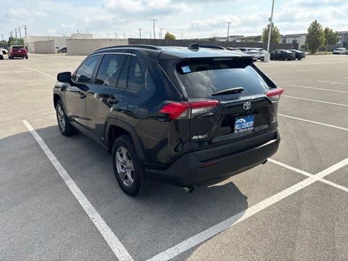 Used 2022 Toyota RAV4 LE AWD/4WD image 3