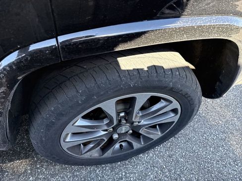 Used 2017 Jeep Grand Cherokee Overland w/ Jeep Active Safety Group image 12