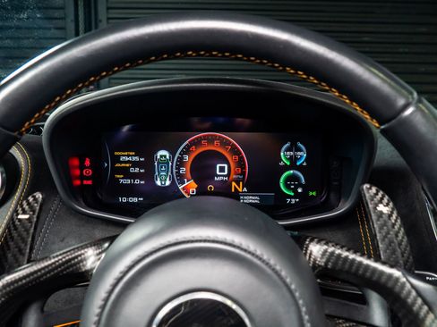 Used 2018 McLaren 570S Spider image 32