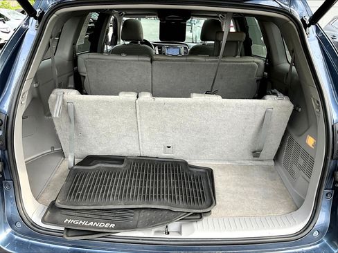 Used 2016 Toyota Highlander XLE FWD image 38