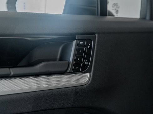 Certified 2025 Porsche Cayenne AWD/4WD image 15