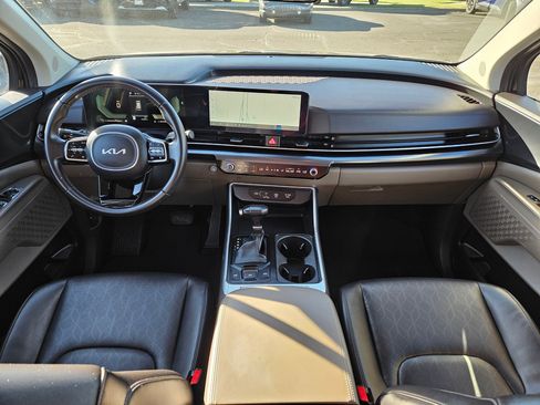 Used 2025 Kia Carnival FWD image 39