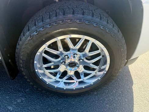 Used 2013 Chevrolet Avalanche LTZ AWD/4WD image 15
