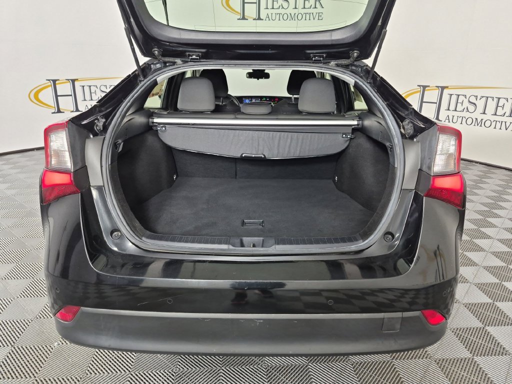 Used 2021 Toyota Prius LE FWD image 32