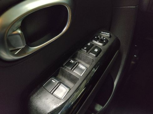 Used 2018 Kia Soul ! w/ Tech Package FWD image 27