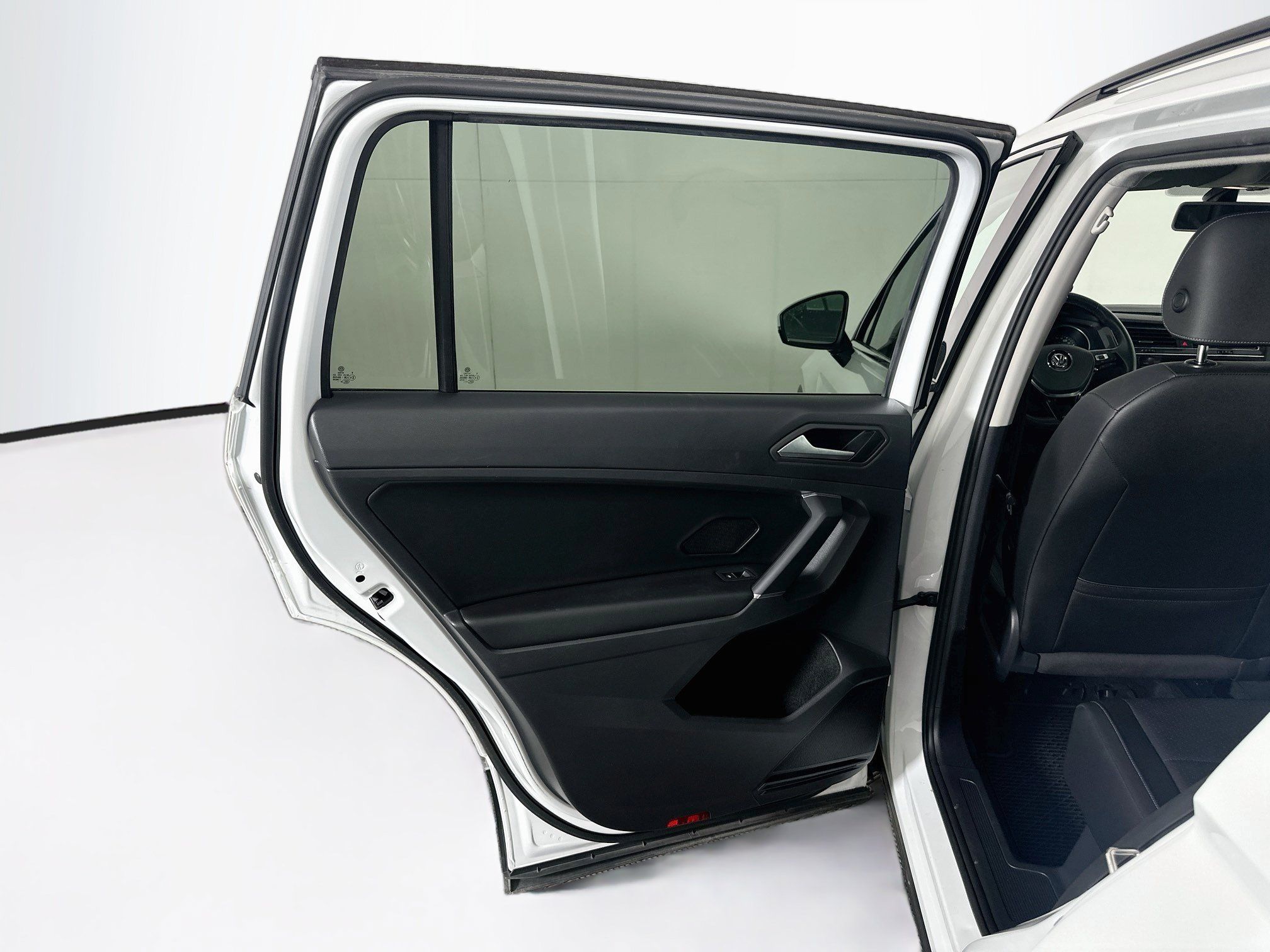 Used 2020 Volkswagen Tiguan SE FWD image 24