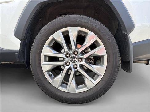 Used 2020 Toyota RAV4 Limited AWD/4WD image 8
