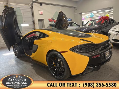 Used 2017 McLaren 570S RWD image 3