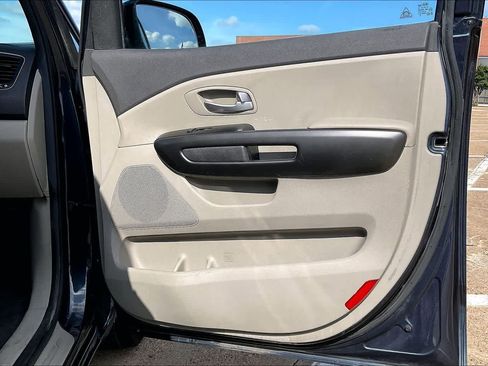 Used 2017 Kia Sedona LX w/ LX Essentials Premium Package FWD image 27