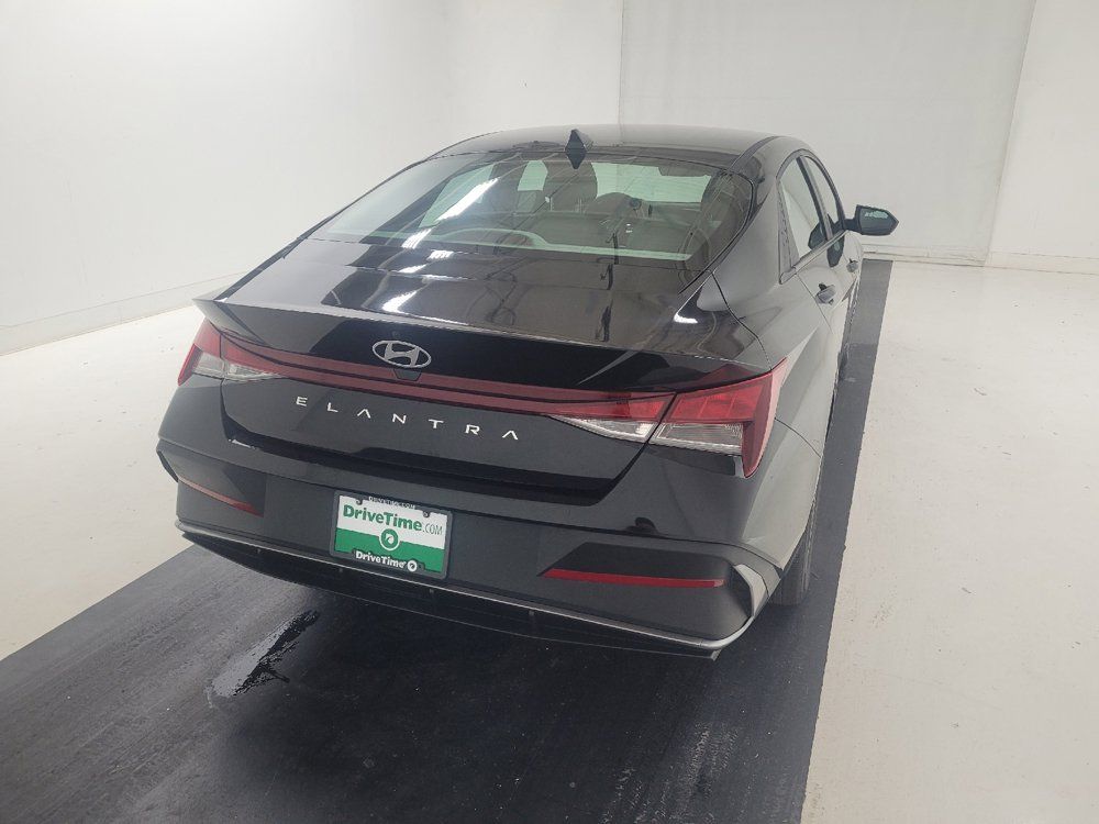 Used 2024 Hyundai Elantra SE FWD image 7
