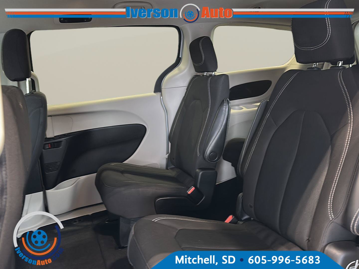 Used 2023 Chrysler Voyager LX FWD image 24