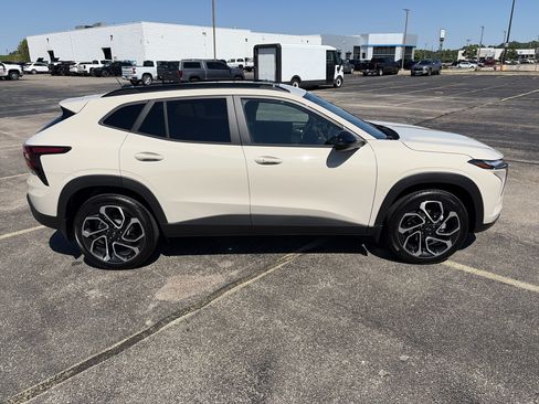 Used 2026 Chevrolet Trax RS w/ Sunroof Package FWD image 7