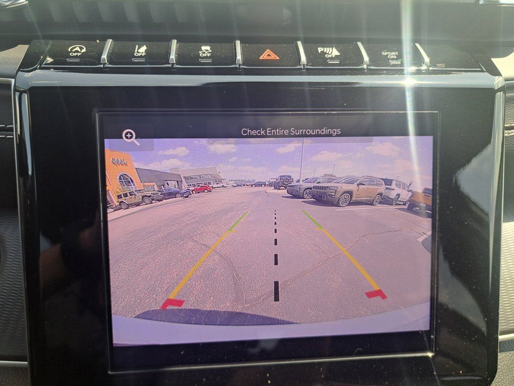 Certified 2025 Jeep Grand Cherokee Laredo X AWD/4WD image 16