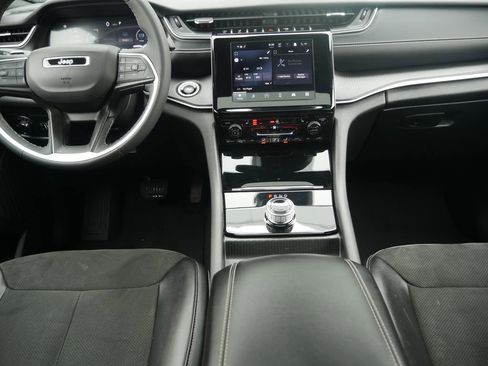 Used 2023 Jeep Grand Cherokee L Altitude image 32