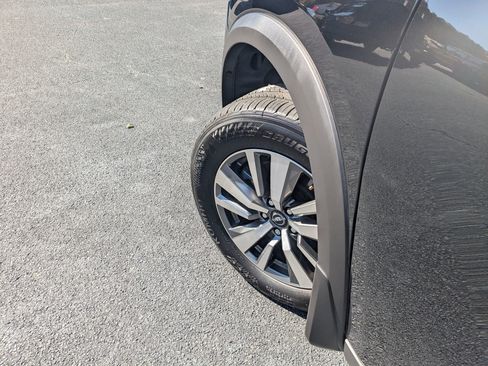 Used 2025 Nissan Pathfinder SL image 9