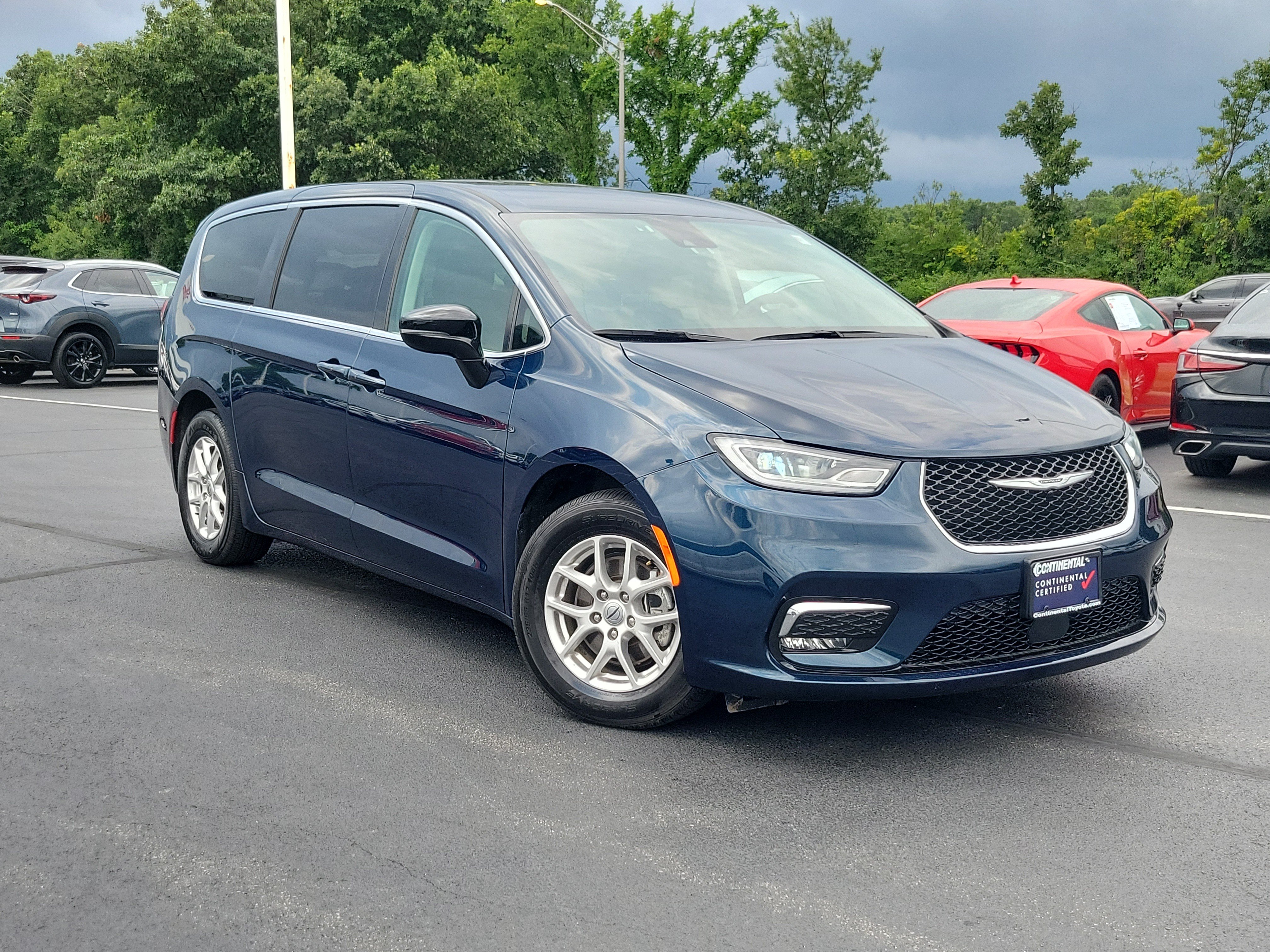 Used 2024 Chrysler Pacifica Touring-L FWD image 32