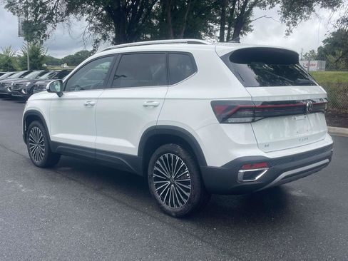 New 2026 Volkswagen Taos SE FWD image 5