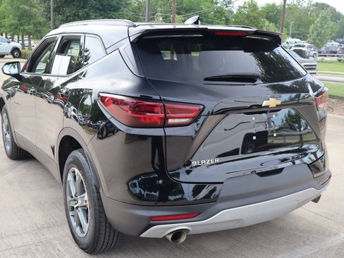 Used 2024 Chevrolet Blazer LT w/ Convenience Package FWD image 6