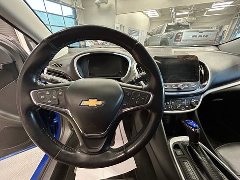 Used 2017 Chevrolet Volt LT w/ Comfort Package FWD image 8