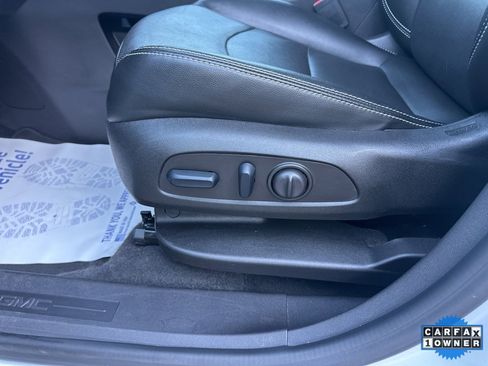 Used 2024 GMC Terrain SLT image 63