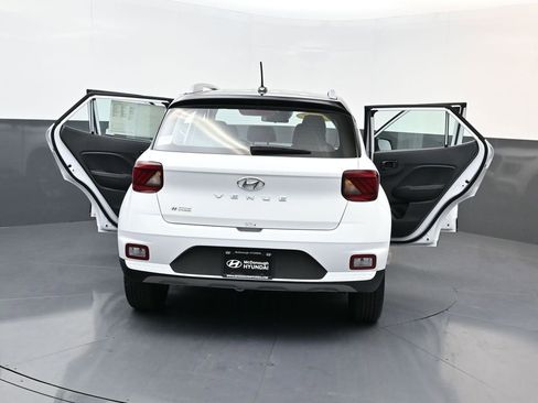 Certified 2025 Hyundai Venue Limited image 29