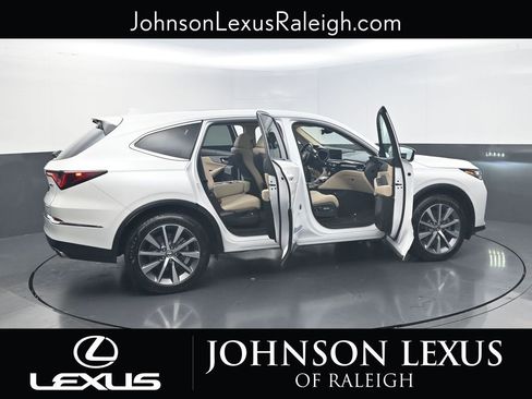 Used 2025 Acura MDX SH-AWD w/ Technology Package image 23