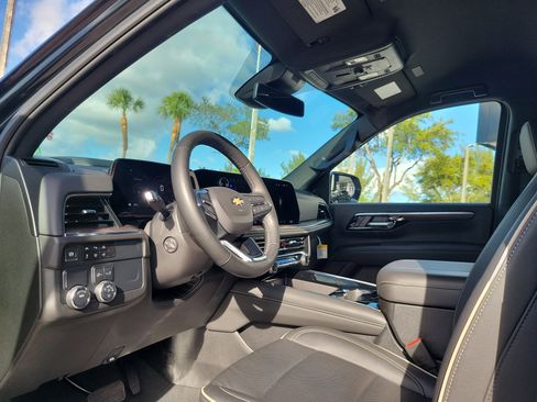 Used 2025 Chevrolet Tahoe Premier image 9