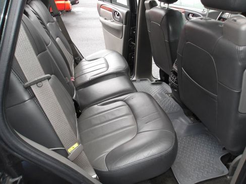 Used 2004 GMC Envoy SLT w/ Preferred Equipment Group image 12