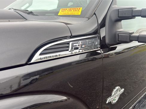 Used 2015 Ford F250 Platinum w/ FX4 Off-Road Package AWD/4WD image 34