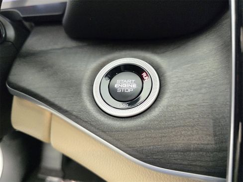 New 2025 Jeep Grand Cherokee Limited image 24