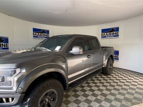 Used 2018 Ford F150 Raptor w/ Equipment Group 802A Luxury image 6