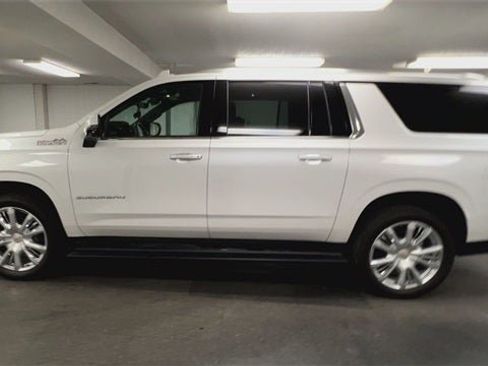 Used 2023 Chevrolet Suburban High Country image 37