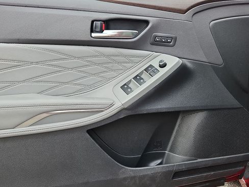 Used 2020 Toyota Avalon Limited FWD image 29