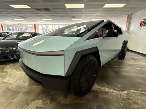 Used 2024 Tesla Cybertruck AWD Crew Cab image 8