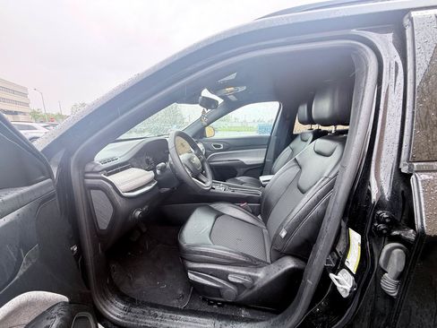 Used 2024 Jeep Compass Latitude w/ Altitude Special Edition AWD/4WD image 7