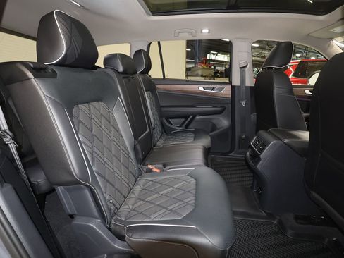 Used 2025 Volkswagen Atlas SEL Premium R-Line image 26