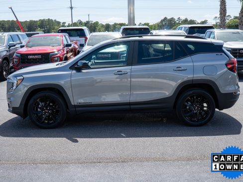 Used 2023 GMC Terrain SLE w/ Driver Convenience Package FWD image 6