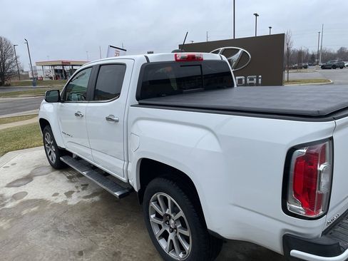 Used 2021 GMC Canyon Denali image 3