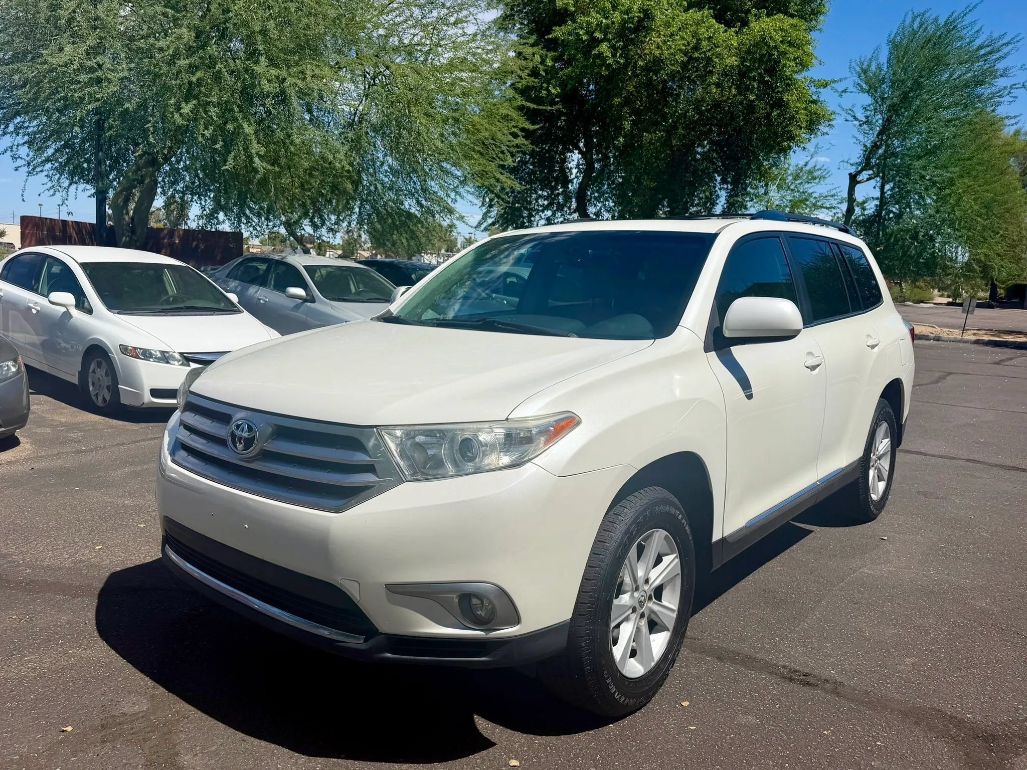 Used 2013 Toyota Highlander SE AWD/4WD image 1
