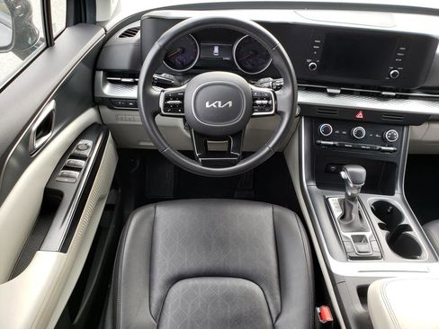 Used 2022 Kia Carnival LX image 14